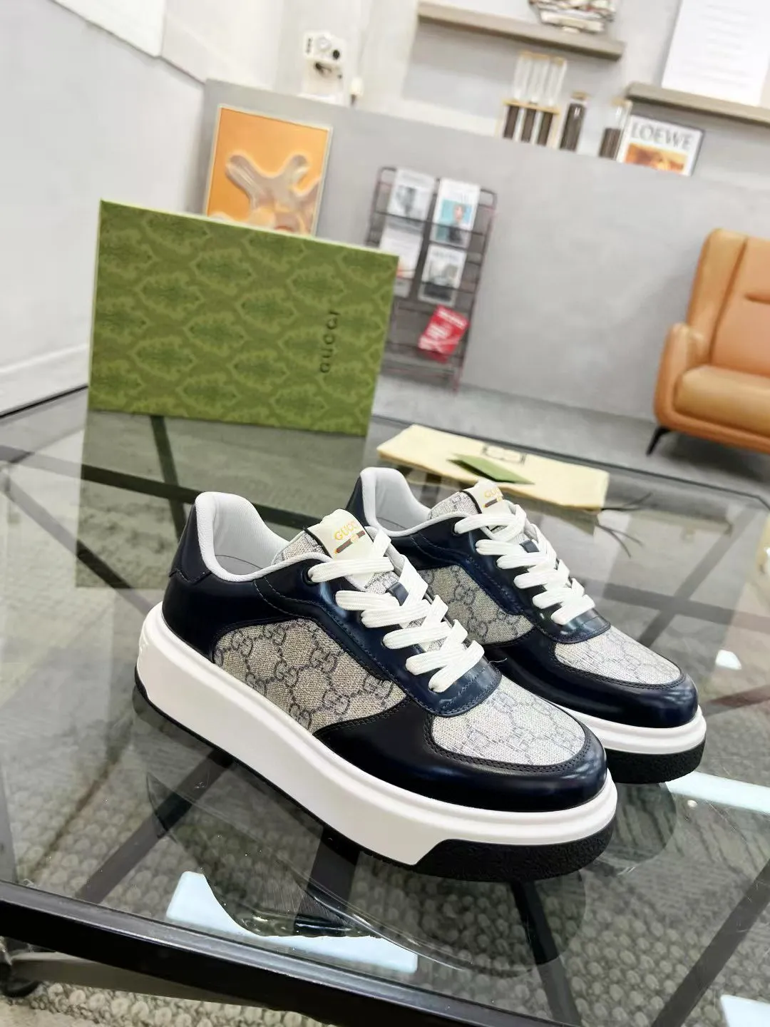 Factory price: 480💰New men's shoes GUCCI [Lightning] latest shoes shipped. Original quality, fashionable, made of special materials, sheepskin lining, brand new packaging. The foot feels super comfortable and the workmanship is impeccable. Size: 38-44, customized 45